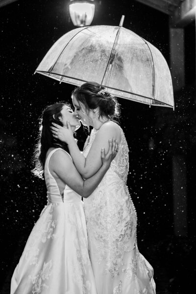 wedding couple hugging capture by Pennsylvania wedding photographer