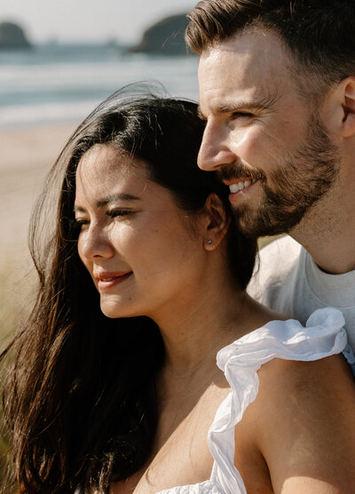 PNW elopement couple on Oregon Coast.