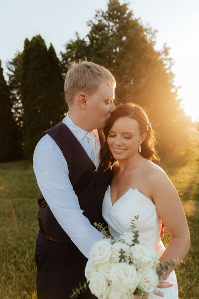 Timeless wedding photography for romantic Ohio couples celebrating outdoors with dreamy sunset light