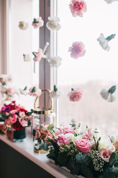 kaboompics_multi-colored-flowers-in-vases-5917