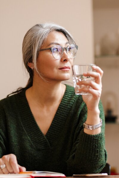 Woman in her 60's getting a dermal filler on her temple.