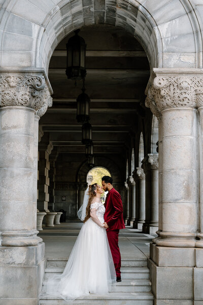 couple kissing in upstate NY.  Upstate NY elopement photography