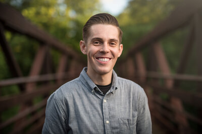a headshot of Ohio photographer Aaron Aldhizer at a park in Northeast Ohio