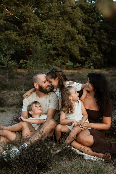 gfotoshoot gezin gezins fotoshoot eindhoven valkenswaard gezinsfotograaf fotosgraaf noord brabant liefdevolle herinneringen