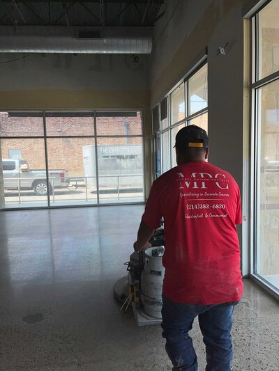 Concrete companies near you – Project manager overseeing a top-tier concrete project using the best machines and equipment, with years of professional experience ensuring superior results.