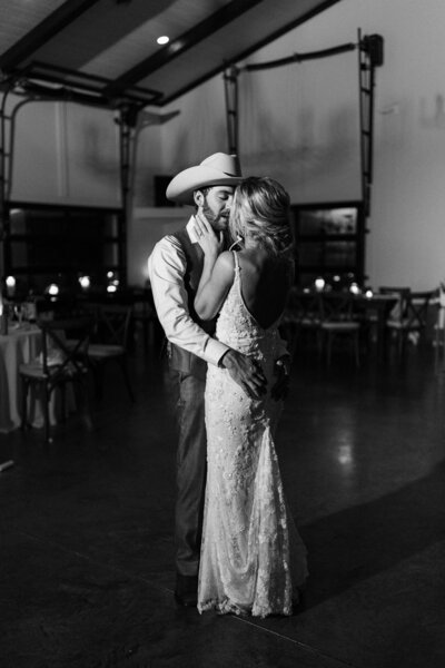 M+N_NewBranchFarms_Wedding_LeahReddingPhotography-1132