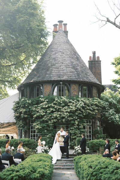 A classic and timeless wedding day at Greenville Country Club in Wilmington, Delaware