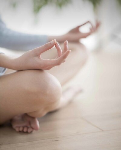 Hands on the knees in a mediation pose