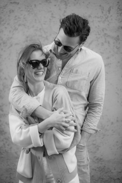 Relaxed black and white couple photography with sunglasses.