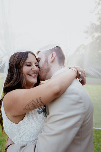 bride and groom pics at east texas wedding venue near mt vernon texas wedding ideas venues near me outdoor ceremony