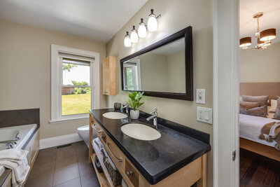 13762 Loyalist Parkway ensuite (2)