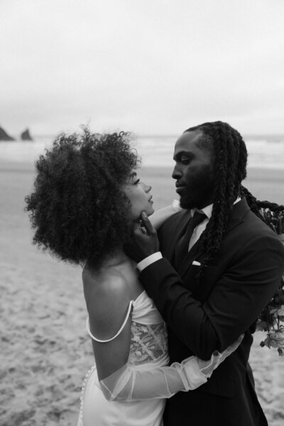 black and white photos of Oregon elopement on the beach
