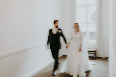 Blurry foto van een bruidspaar