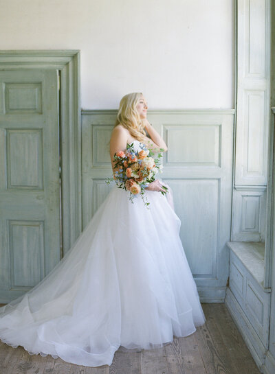 Charlottesville bride posing