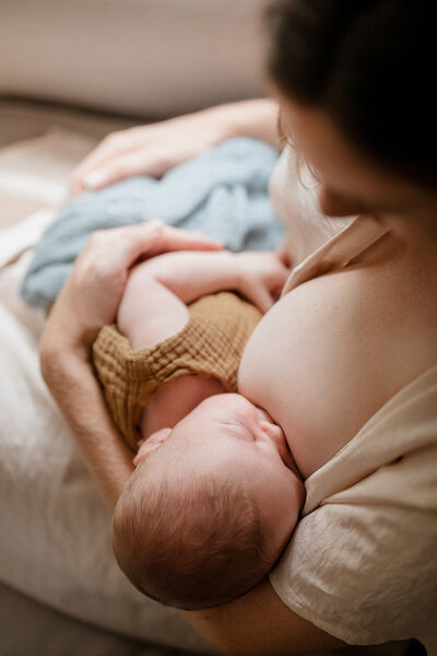 Over the shoulder photo of a pregnant woman cradling her belly