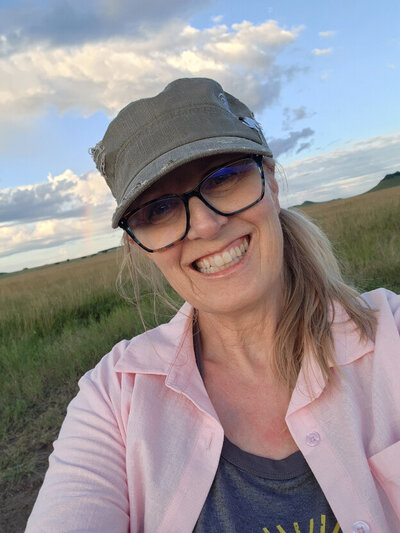 Client Headshot of Jennifer from Ayon Travel - Create & Wander