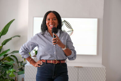 jacinta-gandy-professional-business-woman-speaking-with-microphone-at-event-06