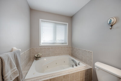 51 Lobb ensuite (2)