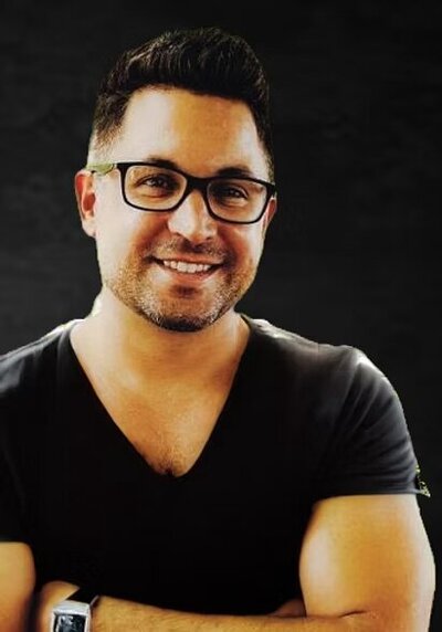 A headshot of Cosmo Losco, a videographer in Florida, New Jersey, Tampa, Sarasota and worldwide. 