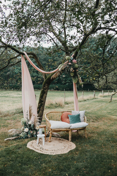 Rotan bankje, trouwen onder een boom Marshmallow and Magnolia