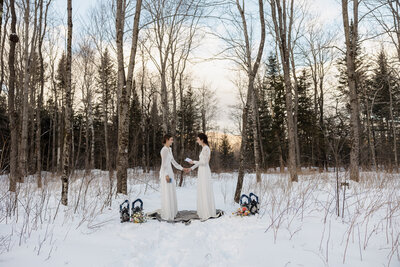 A couple says their vows in the snow