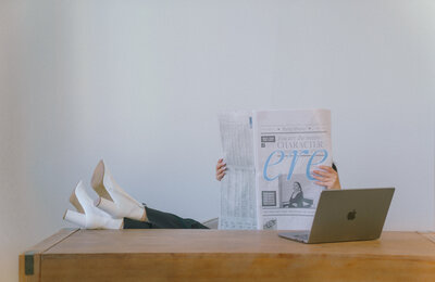 Newspaper displayed on a coffee table with the word ere in blue font
