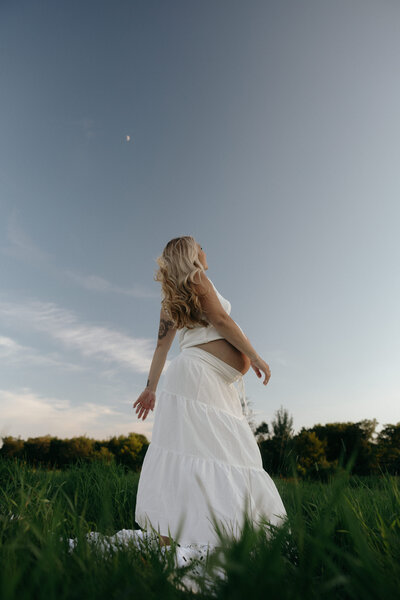 Poetic editorial maternity detail shot highlighting natural beauty.