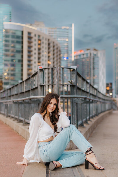 senior portraits with city in background