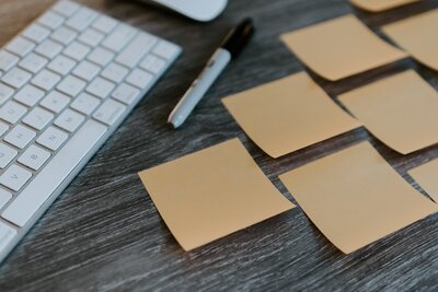kelly-sikkema-jr61kHaWKek-unsplash_brainstorm