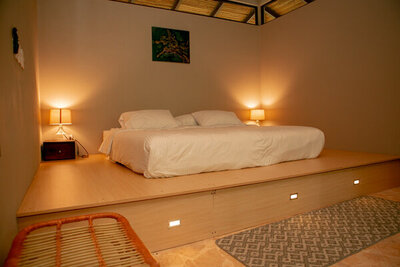 king-bed-in-jungle-bungalow--private-room