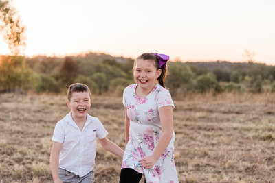 relaxed-family-portraits-sunset-grassy-field-sprinfield-brisbane-lead-images (11 of 12)