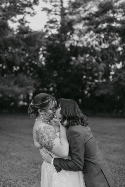 Streeter-Wedding-Garden-Maryland-Backyard-Olive-Mint-Photography-2022-MrsMrs-22