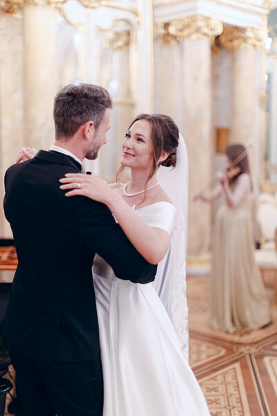 First dance of the bride and groom at the luxury palace Coburg orchestrated by ECLAT Destination Weddings