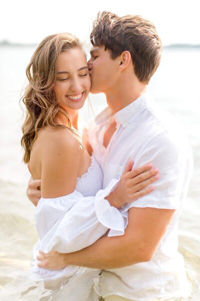 MN-best-photographer-wedding-engagement-near-me-alexandra-robyn-beach-engagement_0050