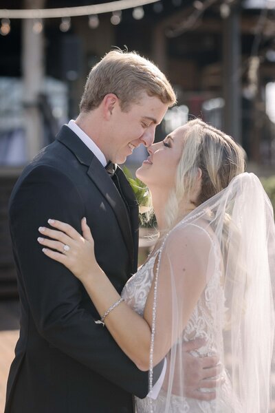 Wedding at Honey Creek at Cedar Lodge, Waverly GA | Photo by Phavy Photography