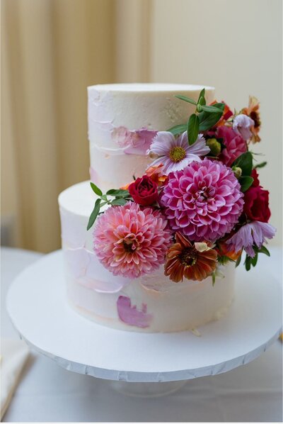 MusketRidge-wedding-florist-SweetBlossoms-cake1