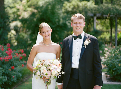 Wedding photos at the Birmingham Botanical Gardens by a Birmingham AL wedding photographer