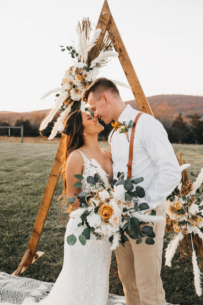 Jacqueline_Waters_photography_Wolftrap_Farm_Gordonsville_Virginia_Wedding_Photographer_Boho_Bride_And_Groom_(7)