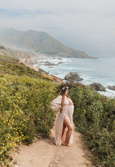 Maternity pictures along the Big Sur coast