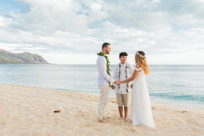 What To Wear To A Hawaii Wedding Groom S Edition