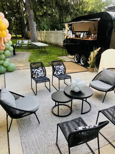 cocktail lounge