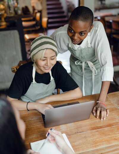 Bakers-using-computer-mental-healthcare-new-mexico