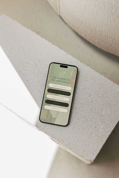 Mockup einer Website für Yogalehrerin Sandra.