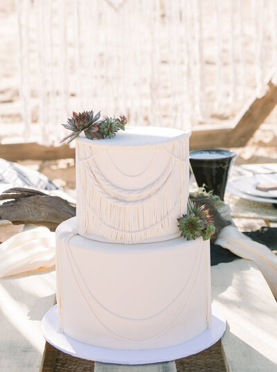 Rustic white wedding cake with macrame icing detail