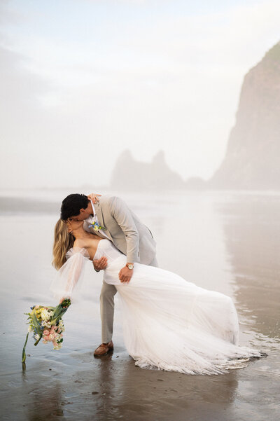 Bride and groom elopement along the Oregon coast