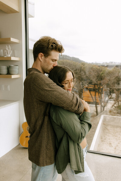 airbnb engagement photos in Oregon
