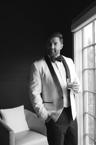 Jordan Grover Photo is a wedding photographer serving St. Louis, Central, and Eastern Missouri as well as travel + destination weddings. Jordan Grover Photo is an editorial and documentary style of photography.


