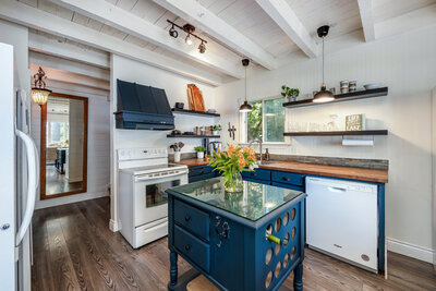 126 Pine Point kitchen (2)