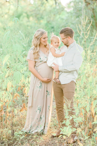 summer outdoor maternity session in Austin