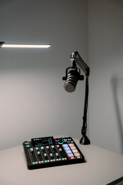 Personal trainers high-fiving